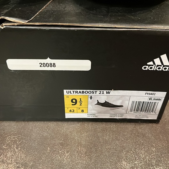 Adidas Ultraboost Women’s Size 9 1/2 in preowned good condition - Picture 2 of 7